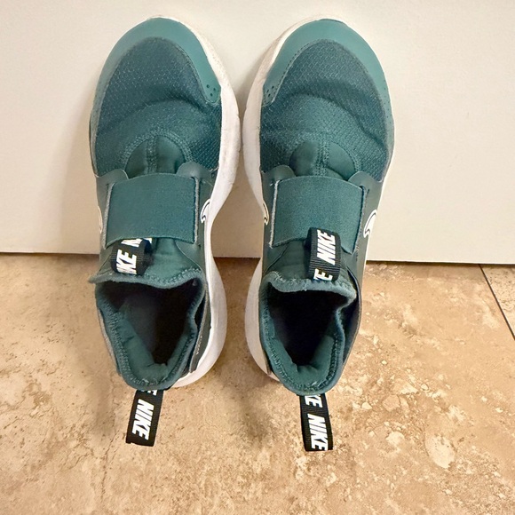 Nike Kids 3.5 Flex Runner 3 big kids Green - Picture 3 of 8